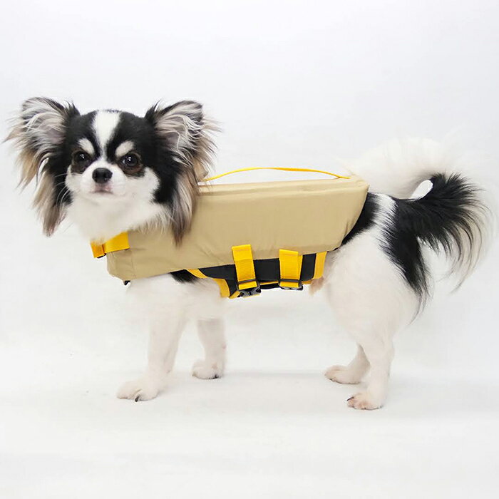 ライフジャケット型紙です。 サンプル画像は小型犬用型紙を使用しました。【デザインの特徴】家庭用ミシンでも作りやすいライフジャケットが作れる型紙です。身頃の裏地はポケット仕様になっているため、縫製後に浮き材を挿入できます。厚みのある浮き材を一緒に縫い込まないので、縫製しやすく仕上げやすい仕様です。【サンプル使用生地】 ポリエステルの布帛生地を使用して製作しています。【縫製】 PPテープとバックルを使用します。（見本では、2cm幅のテープとバックルを使用しています。）パイピングテープを使用します。浮き材を使用します。マジックテープを使用します。Dカンを使用します。型紙の印刷タイプを下記の2種類からお選びください。 【ばらばら印刷】 　各サイズの線が重なっていないので、型紙をカットしてそのままご利用いただけます。 【eco印刷】　各サイズの型紙の線が重なって印刷されているので用紙が少なくすむエコタイプの型紙です。 【内容物】 型紙、縫製手順書 ※※※型紙は返品、交換不可商品です。※※※サイズや個数等お確かめの上、ご購入をお願いいたします。 サイズ詳細は下記をご覧下さい。【1】HNES-934 【型紙サイズ】D3XS&DXXS&DSS 【BASIC型紙寸法】首回り22.6〜25.5cm胴回り32.1〜36.0cm着丈23.3〜26.2cm（■+LA：ロング着丈27cm〜30.3cm） 【対応犬種】カニヘンダックスフンド向け型紙 【2】HNES-935 【型紙サイズ】DS&DS+&DSM 【BASIC型紙寸法】首回り26.9〜29.7cm胴回り38.0〜42.0cm着丈27.6〜30.6cm（■+LA：ロング着丈32cm〜35.4cm） 【対応犬種】ミニチュアダックスフンド向け型紙 【3】HNES-936 【型紙サイズ】DM&DML&DL 【BASIC型紙寸法】首回り31.1〜33.9cm胴回り44.0〜48.0cm着丈32.0〜34.9cm（■+LA：ロング着丈35cm〜38.2cm） 【対応犬種】大きなミニチュアダックスフンド向け型紙 【4】HNES-937 【型紙サイズ】DLL&DXXL&D3XL 【BASIC型紙寸法】首回り35.4〜38.2cm胴回り50.0〜54.0cm着丈36.4〜39.3cm（■+LA：ロング着丈39.8cm〜43cm） 【対応犬種】超大きなミニチュアダックスフンド向け型紙