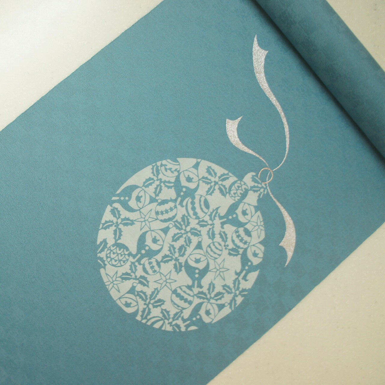 タイムセール 正絹紋意匠伊勢型染帯 お仕立て付き オーナメント柄 染帯 薄藍地