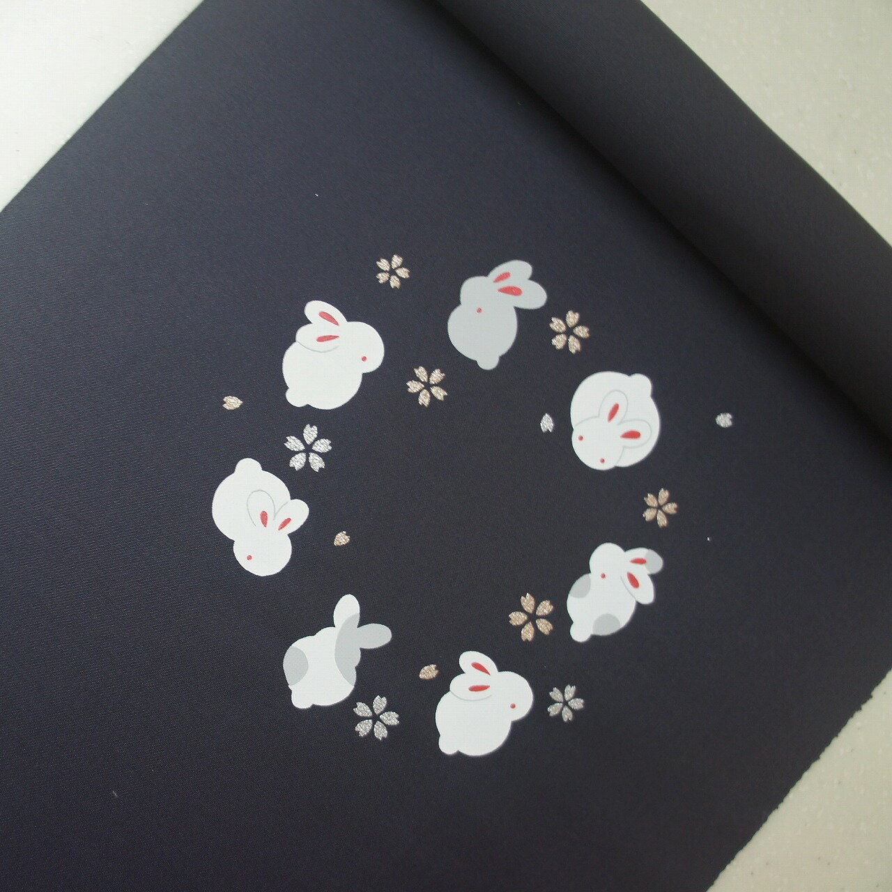 タイムセール 正絹織地染帯 濃く渋い紫地 お仕立て付き ウサギのリース柄 お買い得品 染帯