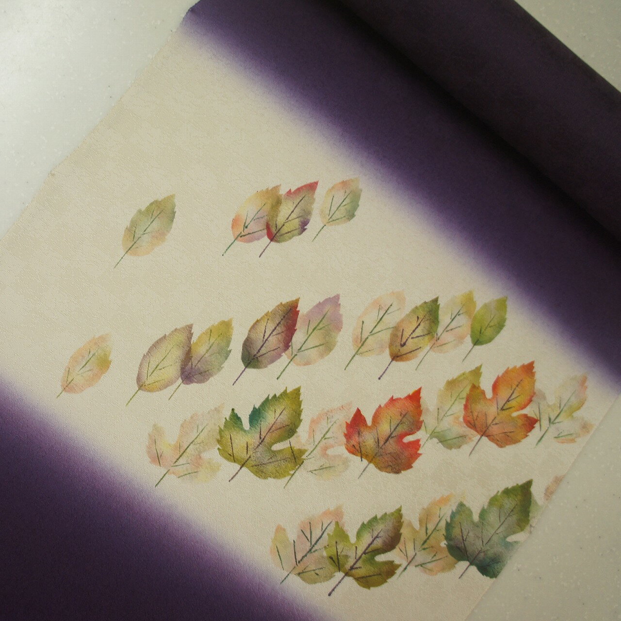 正絹紋意匠タタキ染帯　染帯　紫地　リーフ柄