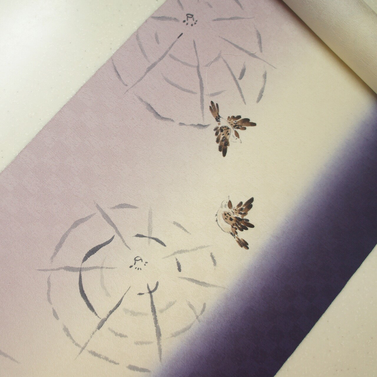 正絹紋意匠引きぼかし9通染帯　たれ先無地　手描き　染帯　傘と雀