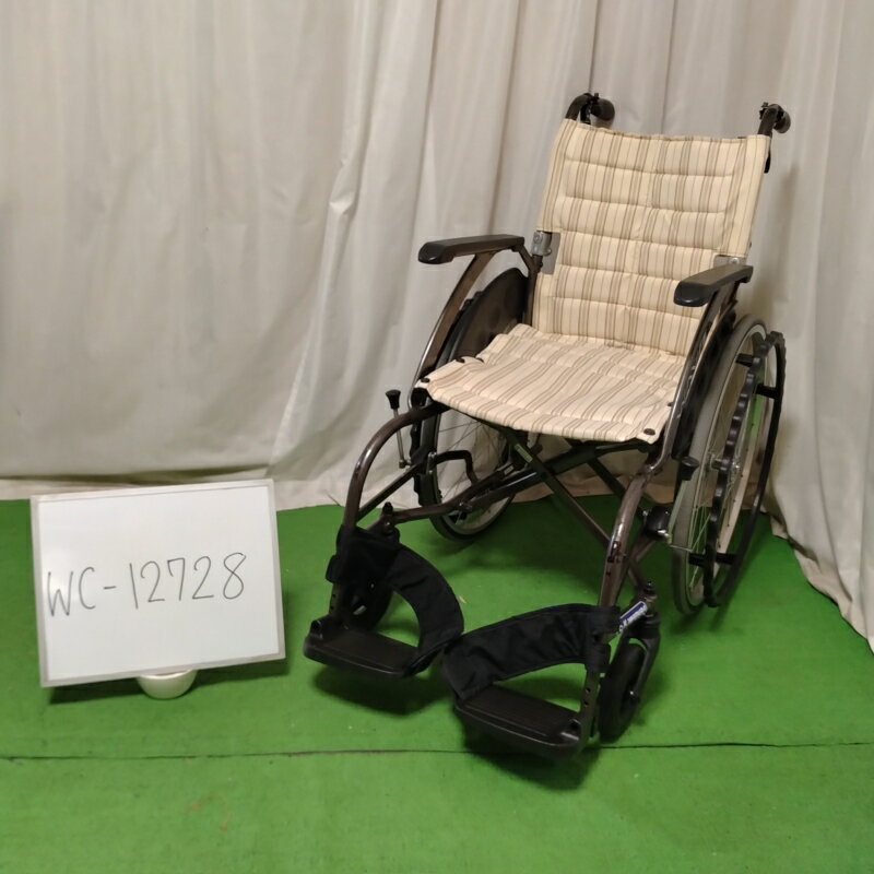 1126Ｗ　中古美品！使用ＯＫ！　カワムラ　自走型　車椅子　介助ハンドル付　車イス　ＫＡ822Ｂ　アルミ製折りたたみ式 カワムラサイクル 車いす（自走用）背折れKA822-42B-Mピーコ KA822-42B