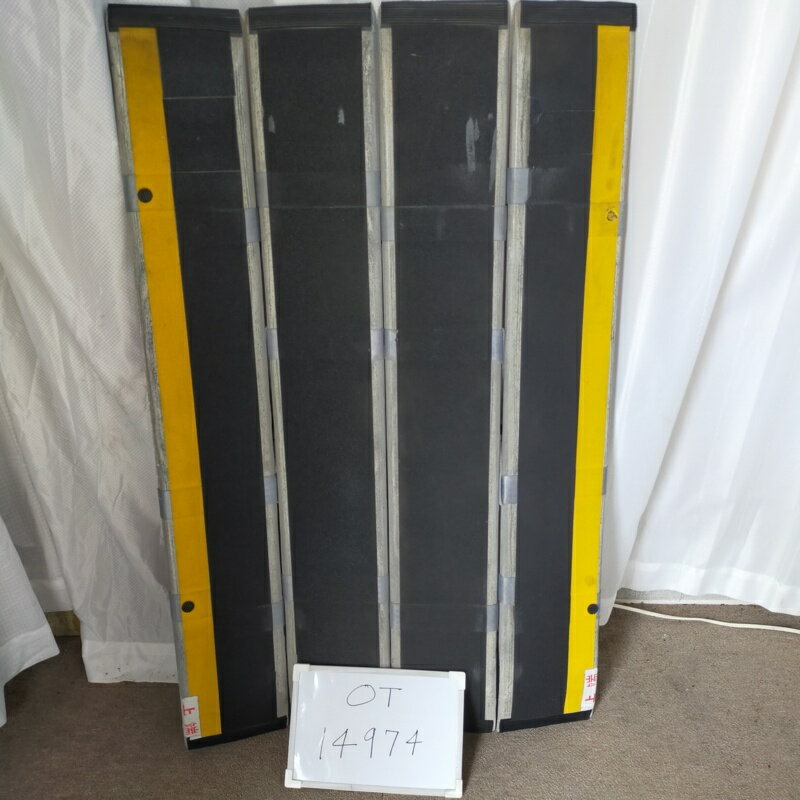【Aランク 中古 スロープ】デクパック シニア 1.2m (OT-14974)【折りたたみ 折り畳み 持ち手つき 持ち運び 移動可能 段差解消 車いす 車椅子 車イス くるまいす バリアフリー 介助 階段 介護用品 福祉用具】