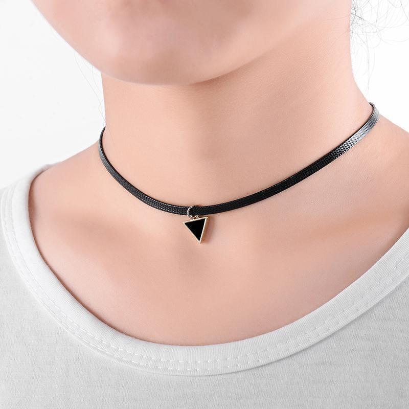 チョーカー レディース ネックレス アクセサリー 女性用 首飾り 三角 シンプル トライアングル おしゃ..