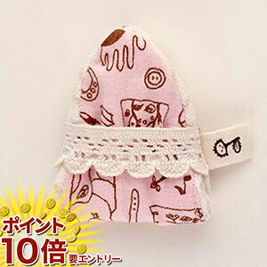 ＜br＞リーフは、ショーツにつける従来のナプキンと違い、軽く挟むようにして使う、まったく新しいカタチの布ナプキンです。 中にパイルを入れ、立体的なふんわり感にこだわりました。とってもコンパクトだから期間中も荷物がかさばらないところもポイントです。 ■サイズ： 縦10.5cm×横4cm×厚み2cm ■素材： 今治タオルガーゼ・パイル吸収体・防水布・柄布 ■ご使用方法 ・まず、少し股を開きます。片方の手の指でそっとデリケートゾーン（陰唇）を広げます。 ・もう片方の手の指に、レースを通してリーフをはめます。腟口に下からあてがうようにデリケートゾーンに軽く押し当てます。 ・デリケートゾーン全体でリーフを挟み込み、指からレースを抜いて脚を閉じれば装着完了です。 ※商品廃番・メーカー欠品など諸事情によりお届けできない場合がございます。※お取り寄せ商品についてお取り寄せ商品の記載がある場合在庫がある場合は即時発送いたしますが、お取り寄せの場合は5〜10日以上お時間がかかる場合がございます。納期につきましてはお気軽にお問合せください。またお取り寄せ商品のご注文後のキャンセルは出来ません。※商品は店頭販売商品もございますので、照明によりパッケージが色あせしている場合がございます。※宅急便以外の発送方法について、お客様への送料の負担軽減のため、厚みの関係により、パッケージ裏の空洞部分を潰して発送する場合がございます。ギフト用などの場合は発送を宅急便をご指定ください。※こちらの商品は沖縄県より発送いたします。発送元住所：〒903-0801 沖縄県那覇市首里末吉町4-1-2◆上記注意事項をあらかじめご了承いただき、ご購入ください。◆ご不明な点はお気軽にお問合せください。広告文責：(有)みなと薬品　TEL:098-988-9800布ナプキン　うふふわ