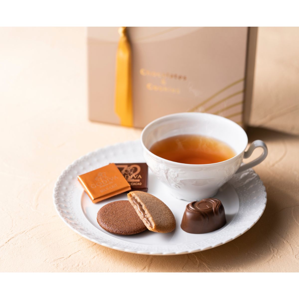 【ポイント10倍】GODIVA チョコレート&クッキー アソートメント チョコレート19粒入/クッキー8枚入 お菓子 焼き菓子 洋菓子 ラングドシャ 歳暮 中元 お祝い 内祝い プレゼント ギフト 香典返し 結婚内祝い 出産内祝い 新築 退職 快気 お返し