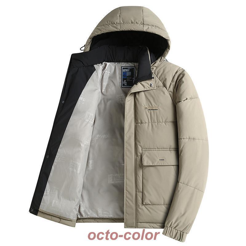 ビジネス対応のフード付きショート丈ダウンコート メンズ 英文字プリント おしゃれ 大きめポケット 軽量 防寒対策 止水ファスナー 機能性 ジャケット アウター