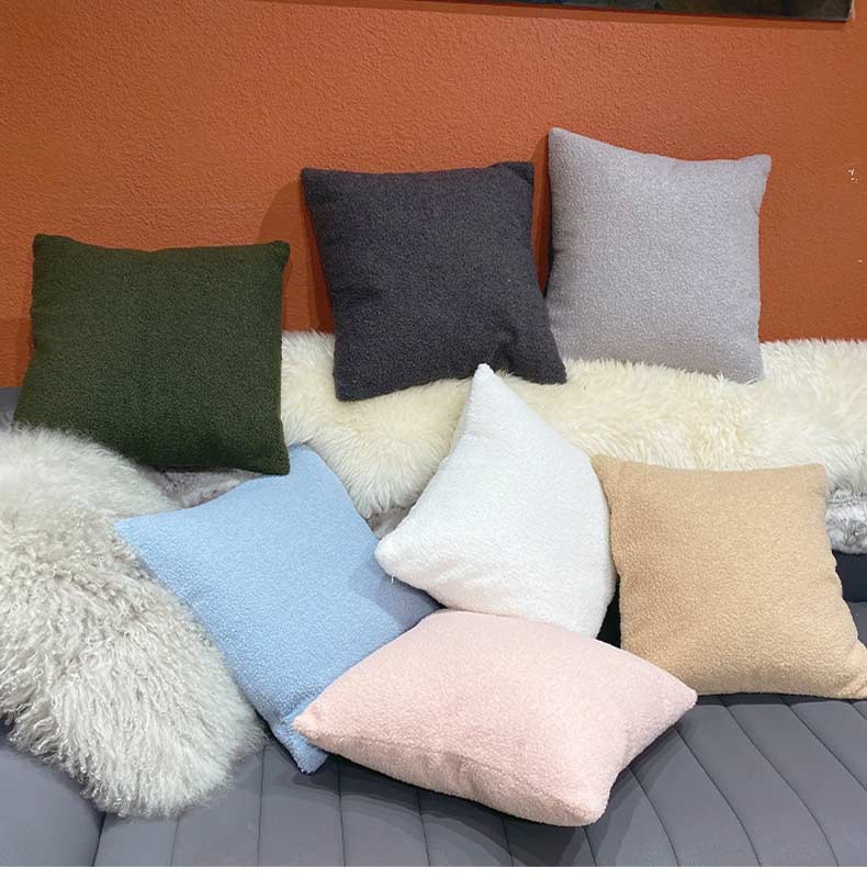 【10色】クッションカバー 無地 45×45cm 50×50 60×60 可愛い 北欧 高級感 ふわふわ おしゃれ 可愛い かわいい ラムウール ソファ背当て 装飾枕カバー 座布団カバー グリーン ブラウン ベージュ ファスナー開閉式 45角 雑貨 秋 冬 リビング 寝室 在宅勤務のサムネイル