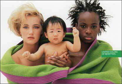 ポストカード 【カラー写真】赤ちゃんを抱えブランケットを羽織る白人と黒人