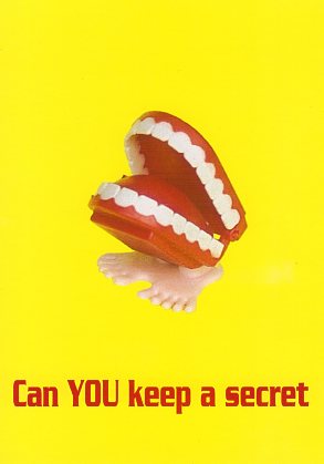 ポストカード カラー写真 足の生えた入れ歯「Can YOU keep a secret」105×150mm 郵便はがき メッセージカード