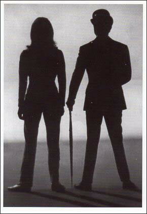 ポストカード モノクロ写真「ダイアナ・リグ」(女優)「パトリック・マクニー」(男性俳優)105×150mm メッセージカード 郵便はがき ビンテージ ヴィンテージ 年代物