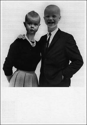 ポストカード モノクロ写真「身体は大人、顔は子ども」105×150mm メッセージカード ビンテージ ヴィンテージ 年代物