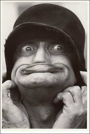 ポストカード モノクロ写真「笑いっぱなしの人」105×150mm メッセージカード 郵便はがき ビンテージ ヴィンテージ 年代物