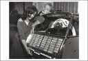 ポストカード モノクロ写真「レコーダーと女性たち」105×150mm(TPM049-S)