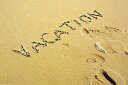 ポストカード 【サマー/カラ—写真】「vacation on the sand」サマーカード 思わず砂に書いたバケーション 夏休み 海の風景 メッセージカード 暑中見舞い（YOS-14）