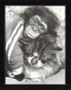 ポスター 【モノクロ写真】「寄り添うチンパンジーと猫」【サイズ/240×300mm】【厚めの紙でできたポスターです】(PCD-157)