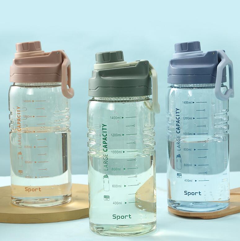 【送料無料】ウォーターボトル 水筒 1500ml 水筒 大容量 直飲み ポータブルストロースポーツウォーターボトル プラスチック ウォーターボトル アウトドアボトル アウトドア スポーツ 登山用 キャンプ ランニング ジム 自転車