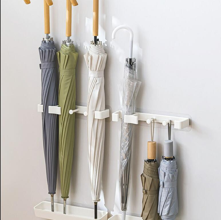 【送料無料】傘立て 傘掛け 傘入れ 折り畳み傘 長傘 かさ収納 壁面収納 壁掛け テープ 面ファスナー 貼り付け 穴あけ不要 水受けトレイ 半透明 クリア 玄関 屋内 扉 戸 ドア