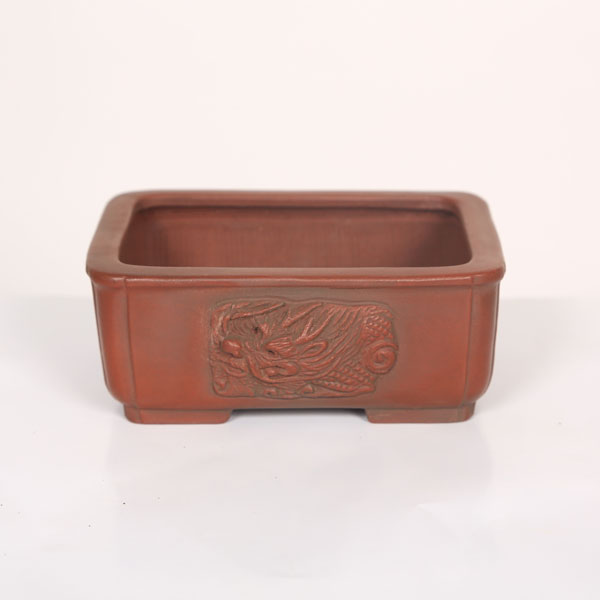 商品説明美芸（常滑）長角エン付隅切龍付鉢常滑作家のひとり。昭和33年から陶芸を始め、同44年には樹鉢の生地作りを始めました。昭和50年独立開窯。朱泥ぼかしの小鉢が有名で、小品愛好家の人気も高いです。形状が洗練されており、すっきりとしたデザイ...