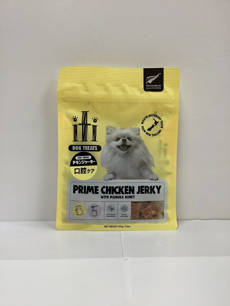 チキンとマヌカハニーやリンゴ酢等の天然サプリメントを配合した犬用ヘルスケアトリーツです。 柔らかな歯応えで与えやすく、小型犬・大型犬を問わずご使用いただけます。 【原材料】 チキン、ブラウンシュガー、シーソルト、ナチュラルフレーバー、アップルサイダービネガー、マヌカハニー、ミックストコフェロール（酸化防止剤） 【成分表】・粗たん白質：36％以上 ・粗脂肪：14%以上 ・粗繊維：2%以下 ・粗灰分：8%以下 ・水分：20%以下 ・熱量（100g当り）：355Kcal 【生産地】 ニュージーランド 【内容量】 100g 【投与量の目安（1日）】 体重1kg：約6g 体重3kg：約13g 体重5kg：約19g 体重10kg：約32g 体重12kg：約38g 与える量は愛犬の年齢・犬種・運動量や環境によって異なります。 【保存方法】 開封後、冷暗所での保存の場合は約10日以内、冷蔵庫での保存の場合は8週間以内を目安にご使用ください。 【注意】 ・イティ製品は天然の素材を使用しておりますので、生産時期により色、形、香りが若干異なる場合がございます。 ・また、原材料に使われている生肉由来の脂肪分やミネラルが表面で結晶化し、白くなることがございますが、品質に問題はございませんので安心して与えてください。