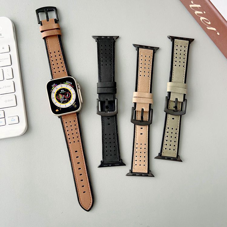 ◆対応機種： Apple Watch Series Ultra 8 (49mm) Apple Watch Series 7 (41mm/45mm) Apple Watch Series se (40mm/44mm) Apple Watch Series 6 (40mm/44mm) Apple Watch Series 5 (40mm/44mm) Apple Watch Series 4 (40mm/44mm) Apple Watch Series 3 (38mm/42mm) Apple Watch Series 2 (38mm/42mm) Apple Watch Series 1 (38mm/42mm) ◆【素材】PUレザー ◆【特徴】 【品質優れ】：高級のソフトな素材で仕上がたバンドで、肌触りが柔らかくて快適です。ファーションなデザインと精密な手作り、その上、ステンレスて仕上げていたバックル、耐久性が強く、通気性も良くて、長持ちできるバンドです！ 【材質】高級材質利用して、精密製作、良い手触りがある。あなたのリストの状況に応えてストラップの長さを調節できます。 【優雅な外見】：人体工学に基づいて、お洒落で高級感溢れたバンド、ビジネスやカジュアルや学校等、色んなシーンに適用します。 【ご注意】 ●製造ロットにより、細部形状の違いなどに多少の誤差が生じます。 ●多少の傷、汚れ、色剥げ等がみられる場合がございます。 ●商品のお色は撮影時の環境、ディスプレイの発色などにより実物と多少の違いが生じることがございます。予めご了承下さいませ。 ●イメージ違いでのご返品は不可となります。 ●代金引換決済はご利用いただけません。 ●配送日時のご指定はできません。 ●簡易梱包で発送させていただきます。 ※住所不備/送付先間違い/部屋番号の記入漏れなどにより、商品が返送された場合には、再発送料金を別途ご負担いただきます。 予めご了承の上、ご注文くださいますようお願い致します。