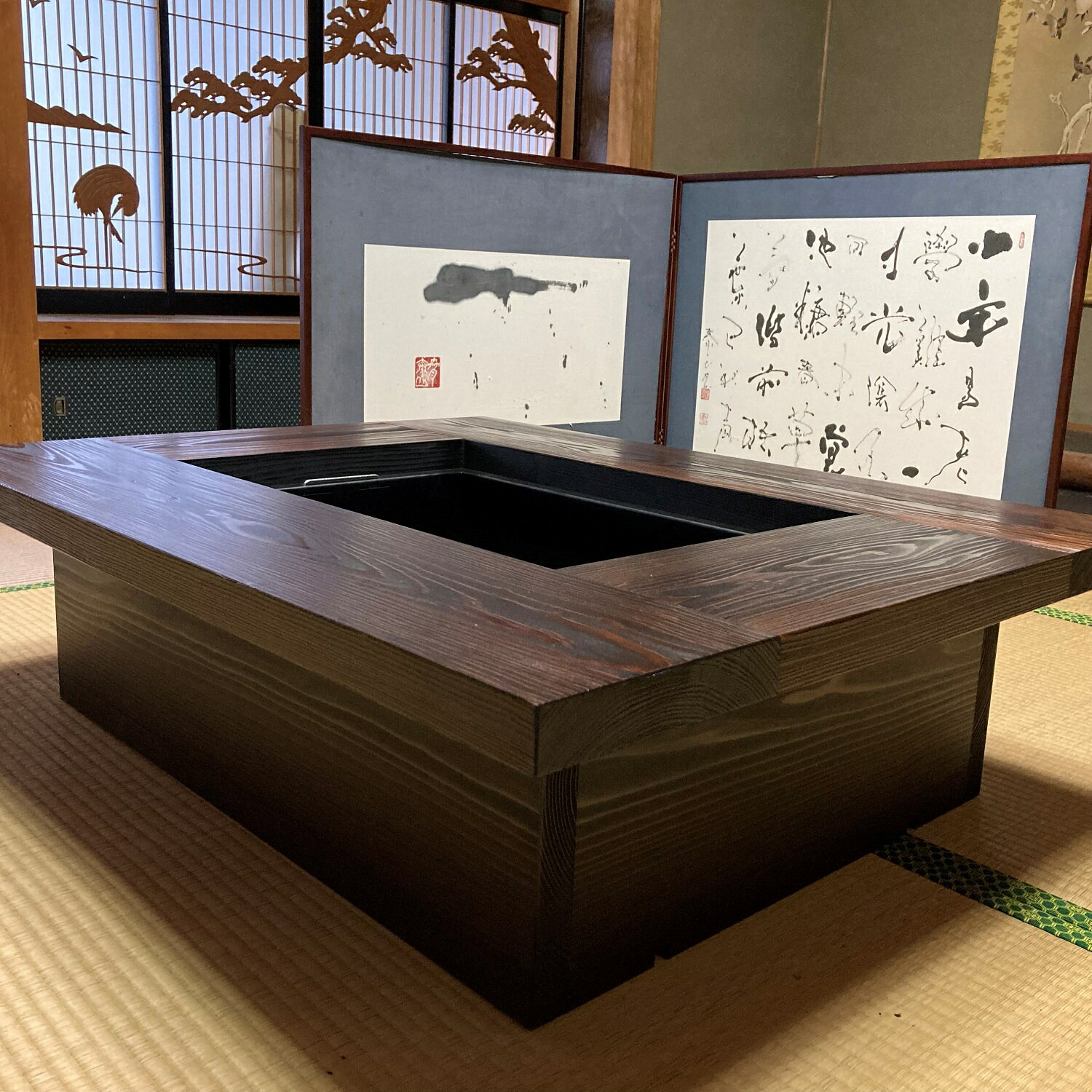 【灰 五徳セット】囲炉裏テーブル 座卓タイプ3点セット 1000X800X280mm 蓋付 普通サイズのおすすめ囲炉裏テーブル！ 新品 天然木 手作り 囲炉裏 食卓 ローテーブル 炭火焼き