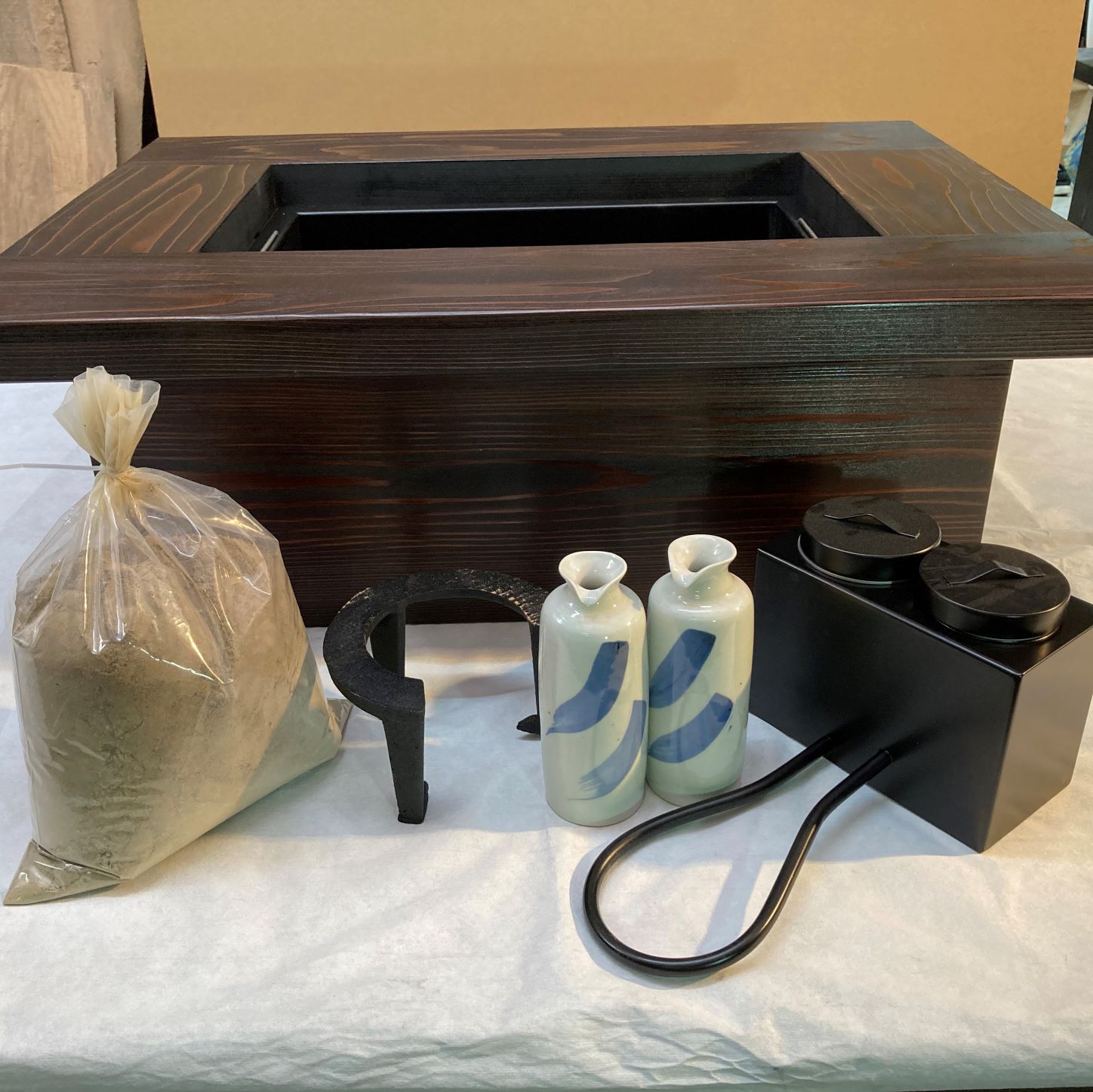 【灰 五徳 酒燗器 徳利セット】ちび囲炉裏 5点セット 800X600X280mm 蓋付 囲炉裏用酒燗器 ゆき工房オリジナル徳利付 新品 受注生産 日本酒 熱燗...