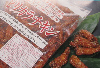 品名：ピリ辛チキン 規格：1kg×10P 単価：1kg（1,870円税別） 販売最小ロット：1kg×10P（P18,700円税別） 原材料：鶏手羽中肉、胡麻、タレなど 味付け：甘辛味 入り数：約50ヶ/kg 大きさ：約7cm　約18〜20g 賞味期限：約半年（冷凍） ※随時新しい商品が入荷しています。 説明：電子レンジ又はオーブンで温めてください。