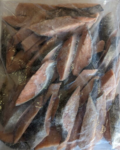 国産原料 鮭切身 骨無し 30g×300枚(枚65円税別)業務用 冷凍 国産原料 鮭切身 骨無し 30g×300枚(枚65円税別)業務用 冷凍