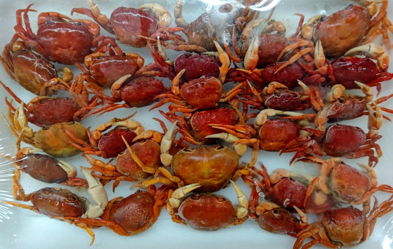 貴重　沢かに甘露煮　冷凍　30匹x24P（P1,820円税別）国産　業務用　ヤヨイのサムネイル