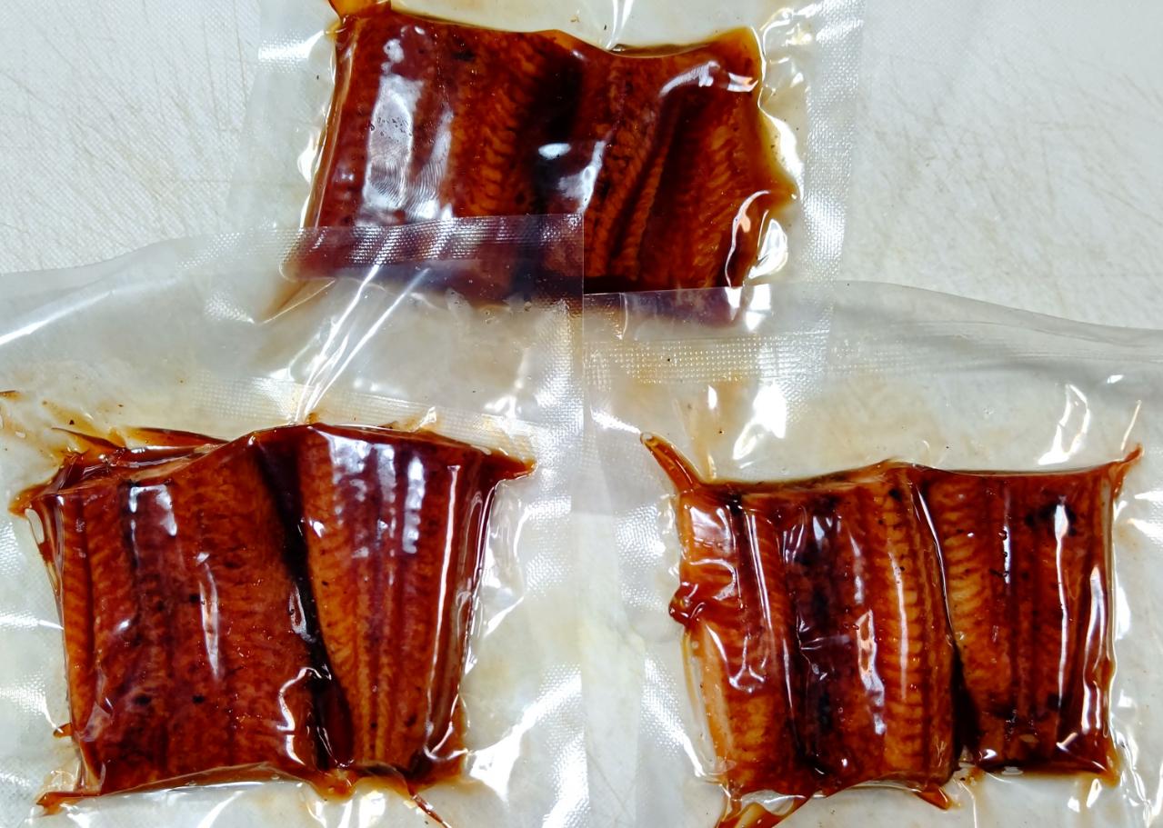 中国産　うなぎ蒲焼　真空パック　約700g（70g×10袋）×15P（P3,100円税別）冷凍　業務用　ヤヨイ 2