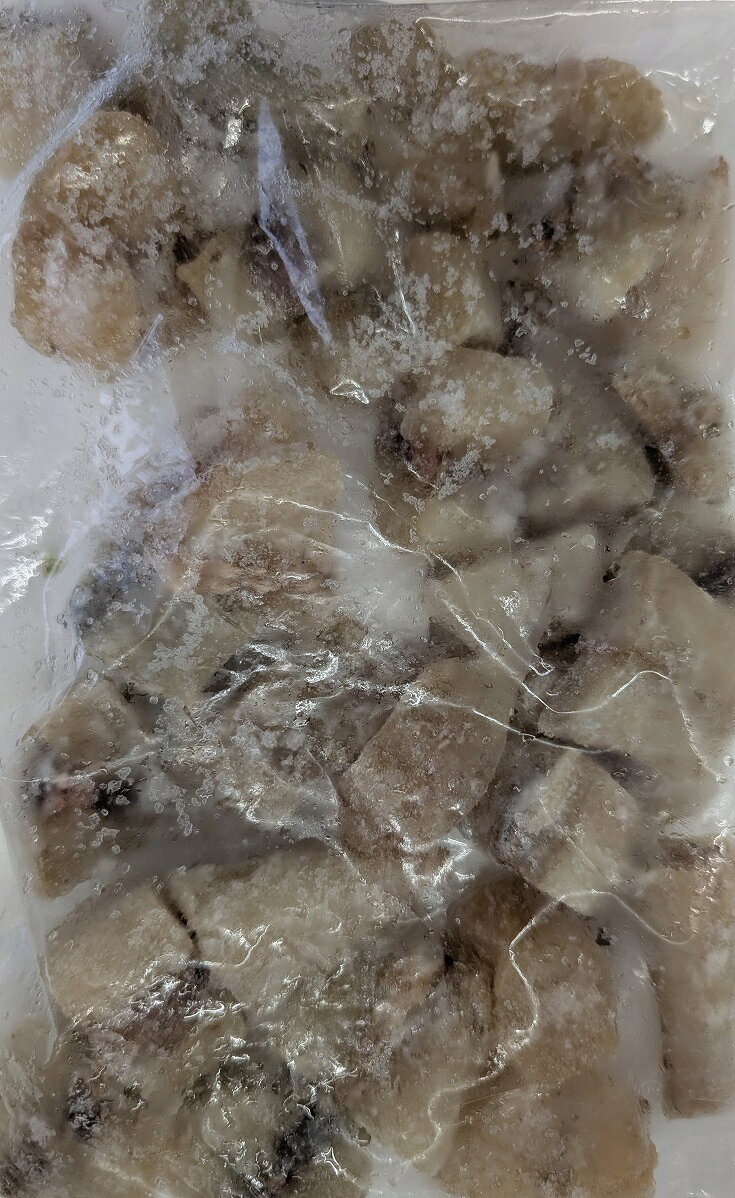北海道産 マフグぶつ切り 600g 北海道産のマフグを、調理しやすいぶつ切りにした冷凍商品です。 マフグならではの淡白ながら旨みのある味わいを楽しめます。 ふぐ鍋、唐揚げ、煮付け、汁物など様々な料理におすすめです。 内容量：600g×16P 原材料：マフグ（北海道産） 保存方法：－18℃以下で保存 凍結前加熱：加熱してありません 加熱調理：必要 必ず十分に加熱してお召し上がりください。 ※写真の賞味期限は撮影時のものです。随時新しい商品が入荷しておりますので、十分に余裕のある商品を発送いたします。 単価：1,560円/600g（税別） 受注最小ロット： 24,960円/600g×16P（税別） 参考メニュー： 揚げ物、鍋など