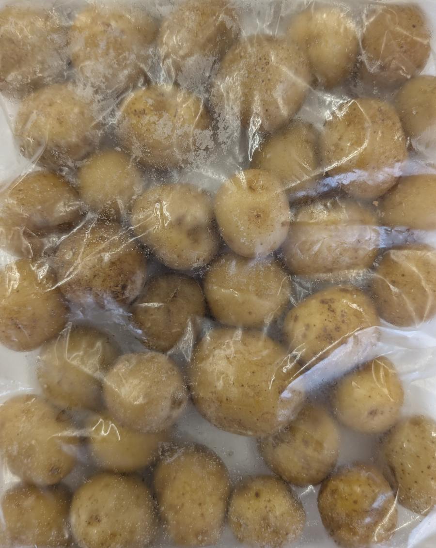 鹿児島県長島産 冷凍赤土バレイショ（ホール） 1kg×12P（P980円税別）業務用　ヤヨイ