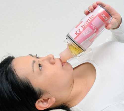 首を曲げずに寝たまま飲めるチェンジボトル【お得用2色組】[代引き手数料無料]のサムネイル