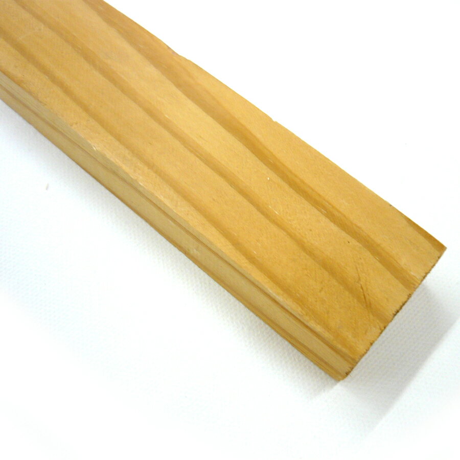 【重要】新しい仕様での発送となります。旧タイプとは組めません。中桟のみの商品となります。材質：松材数量：2本3Dフローティング木枠用の中桟になります。ご希望の長さにカットしてお使いくださいませ。中桟はホゾ加工されておりません。
