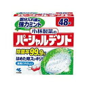 ※パッケージデザイン等は予告なく変更されることがあります 〜入れ歯の汚れを落とし、しっかり除菌することで、口臭予防や「残った歯」を守ることにつながります〜 ● はめた時スッキリ！！ミントオイル配合量アップ！(当社比) 洗浄後のつけ心地がスッキリ・爽快！ ● しっかり除菌！除菌率99.9％残った歯を失う原因菌を除菌しっかり除菌・漂白するためには、一晩浸けおいてください ● ニオイをとる！植物由来の消臭成分DEOATAKを配合フラボノイドと漂白成分などの作用でニオイを消臭 ● しっかり洗浄！（40〜50℃のお湯を使えば効果的です）食後の気になる汚れは、5分で洗浄できます しっかり歯垢除去するためには、一晩浸けおいてください ● 大切な金具にやさしい！ 成分 用途 部分入れ歯 洗浄用 成分 発泡剤(炭酸塩、有機酸)、酸素系漂白剤(過硫酸塩、過ホウ酸塩)、賦形剤、歯石防止剤、界面活性剤(アルキル硫酸塩)、香料、酵素、消臭剤(DEOATAK、フラボノイド)、除菌剤、色素 液性 弱アルカリ性 内容 48錠 製造販売元 小林製薬株式会社 〒567-0057 大阪府茨木市豊川1-30-3 0120-5884-01 ご使用方法 150〜180mLの水またはお湯(40〜50℃)にタフデントを1粒入れる 水の温度が低いと発泡力が弱くなるので、40〜50℃のお湯を使うことをおすすめします すぐに入れ歯を浸す 食後の気になる汚れを洗浄するためには、5分浸けおいてください しっかり除菌・漂白・歯垢除去するためには、一晩浸けおいてください 洗浄後は水でよくすすぐ 汚れが落ちない場合は、洗浄液を歯ブラシに付けて磨いてください どうしても落ちない場合は長期にわたる色素沈着や歯石の付着が考えられますので、その際は歯科医師にご相談ください ご注意 使用上の注意 使用の是非について自分で判断できない方の手の届かない所に保管する 錠剤や溶液を口や目の中に入れない 金属を使った入れ歯に使用し変色が認められた場合はただちに使用を中止し、歯科医師に相談する 入れ歯が変色・変形することがあるので、熱湯（60℃以上）では使用しない 個包装は使用する直前に開ける。開けたまま放置すると発泡しないことがある 湿気の少ない涼しい場所で保管する 高温となる場所に置かない 入れ歯の洗浄以外には、使用しない 応急処置 目に入った場合は流水で15分以上洗う 口に入ったり飲んだ場合は口をよくすすぎ、水または牛乳を飲ませ様子を見る 異常が残る場合は医師に相談する。受診の際は製品を持参する 商品区分 日用雑貨 広告文責 夢海月（072-970-6593)