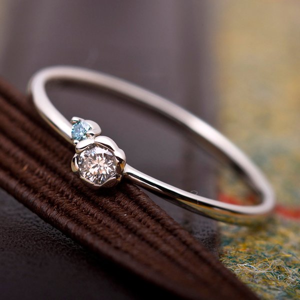 ダイヤモンド リング ダイヤ0.05ct アイスブルーダイヤ0.01ct 合計0.06ct 9号 プラチナ Pt950 フラワーモチーフ 指輪 ダイヤリング 鑑別カード付き 青 輝き溢れるプラチナの花々が織りなす、0.06ctのダイヤモンドリング アイスブルーダイヤの輝きが指先に優雅な輝きをもた