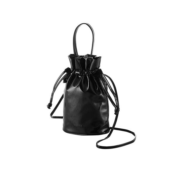 エレコム MAPOCHE スマホ汎用ショルダーポーチ 巾着型タイプ メタリックブラック 黒 P-MAP08BK 黒 エレコム MAPOCHE スマホ汎用ショルダーポーチ 巾着型タイプ メタリックブラック 黒 P-MAP08BK 黒