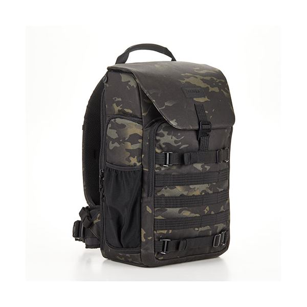 TENBA Axis v2 LT 20L Backpack MultiCam Black V637-769 ブラックカモフラージュ 黒 ブラックカモフラージュの魅力を極めた、20Lの頼れる相棒 機能性とスタイルを兼ね備え、荷物をしっかり整理 収納 自由自在な使い方で、アクティブなライフスタイルをサポート 最高のパフ