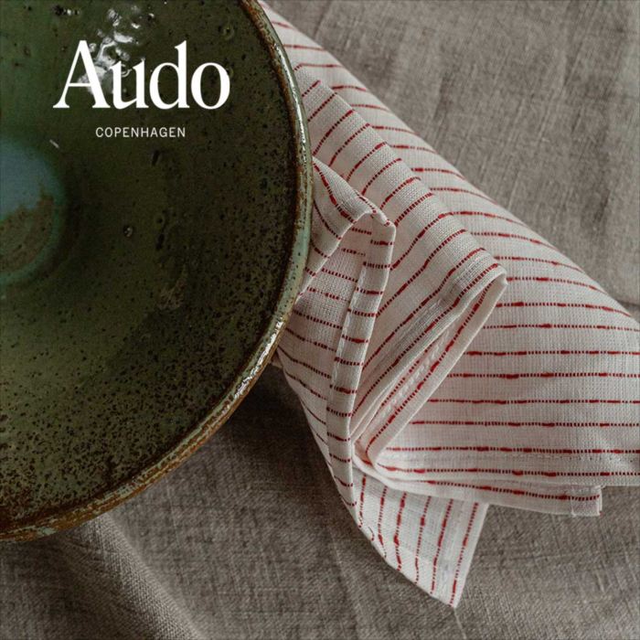 ビャサナプキン　バーントシエナ 正規輸入品 北欧 インテリア 高級 Audo オドー 通販 ティータオル 吸収 乾燥 耐久性 デザイナーブランド ナプキン 綿 コットン