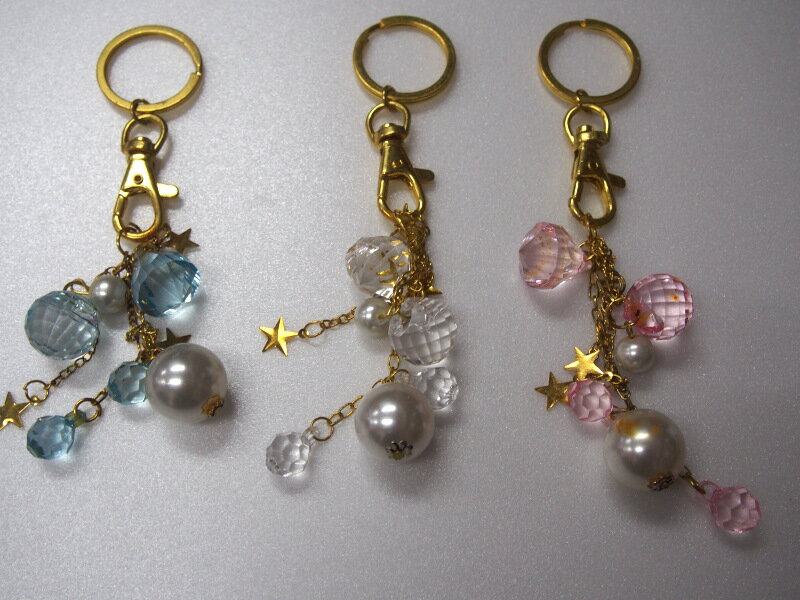 可愛いキラキラ　チャーム　キーホルダー　ストラップ　3個セット