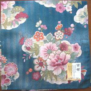 古布 花浪漫 うす藍ハンカチ 和柄 レトロ 花柄 サテン 大正浪漫 日本製 レディース 着物 敬老の日 ギフト お土産 古布 花浪漫 うす藍ハンカチ 和柄 レトロ 花柄 サテン 大正浪漫 日本製 レディース 着物 敬老の日 ギフト お土産