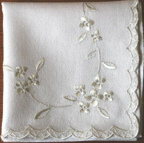 コットンセラ エンブロイダリー 【プチ】ホワイトハンカチ フォーマル ギフト 刺繍 ブライダルハンカチ 花嫁 新婦 冠婚葬祭 レディース 花嫁ハンカチ セレモニー 婦人 白