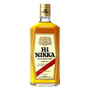 ウイスキー 酒 通販 人気商品 最安値に挑戦中！「ハイニッカ」は、竹鶴政孝氏の熱い願いから誕生した逸品です。一人でも多くの方々に、至福のウイスキータイムをお楽しみいただきたいという彼の熱い想いが込められています。時代の変遷を超えて、手軽に味わえるウイスキーとしてのニーズに応えるために生まれた「ハイニッカ」は、飲みやすさと飽きのこない味わいが特徴で、今なお多くのウイスキーファンに愛され続けています。ラベルに刻まれた「Hi」とは、1964年に流行したオーディオ用語「HI-FI」を象徴し、高品質なものをカジュアルに提供するという竹鶴氏の志を表現しています。デザインには、ニッカウヰスキーの紋章であるニッカエンブレムを堂々と配置し、初期のイメージを踏襲。また、「SINCE 1964」という文字が刻まれ、歴史と伝統に裏打ちされたブランドの誇りを示しています。ハイニッカの特徴的な赤いラインは、斜めに配置され、大胆かつ印象的なデザインを完成させています。香りには、やわらかなモルト香とカフェグレーンの香ばしい軽やかさが調和し、甘さとコク、ほのかなピーのアクセントが際立ちます。水割りにしても、その味わいは豊かで伸びやかです。最後に残るほのかなビター感とすっきりとしたキレの良い後味は、贅沢なウイスキータイムを演出します。
