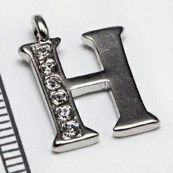 【イニシャルパーツ】　H