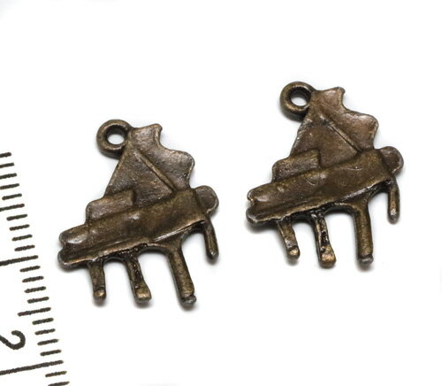 ♪楽器チャーム♪ ピアノ 金古美 パーツ 4個 グランドピアノ アクセサリーパーツ