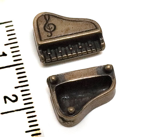 ♪楽器チャーム♪ ミニチュアピアノ 金古美 パーツ 1個・お得10個 カンあり カンなし アクセサリーパーツ