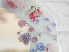 八角形型のおしゃれな壁掛け専用ミラー『フローラル八角形ミラーL ピンクローズ』 鏡 かがみ おしゃれ かわいい エレガント 花柄 花 バラ 玄関 ウォールミラー 八角ミラー 縦型 縦長 ガラス 賃貸 石膏ボード 化粧 メイク用 インテリア 日本製 風水 開運 母の日 プレゼント [3]