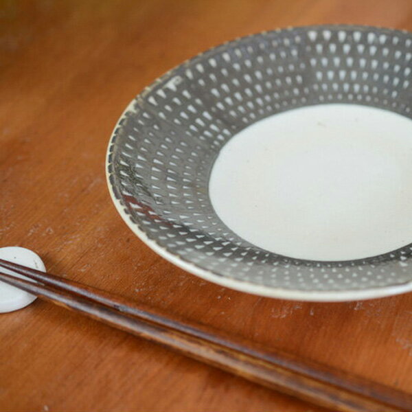 樂天商城 - 『波佐見焼 鹿の子六寸 丸皿』（ はさみ焼き プレート 皿 お皿 ケーキ皿 デザート皿 取皿 取り皿 パン皿 小皿 サラダボウル 陶器 うつわ 器 18cm 和風 おしゃれ 日本製 丈夫 丸 円 丸型 円型 和風 食器 陶器 柄 瀬戸物 ）