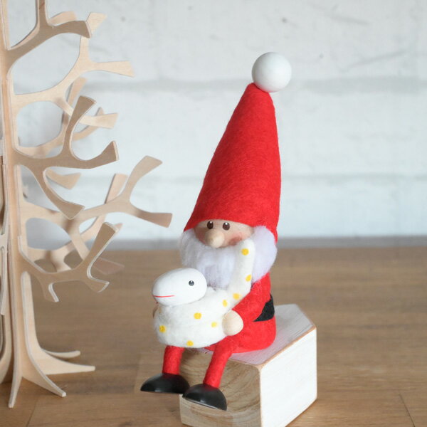 ノルディカニッセ『ヘビを抱えたサンタ』（ 干支 巳 蛇 サンタクロース 人形ノルディカニッセ NORDIKA nisse 北欧 クリスマス 飾り 人形 おしゃれ かわいい 木製 飾り ナチュラル インテリア 雑貨 小物 置物 白）のサムネイル